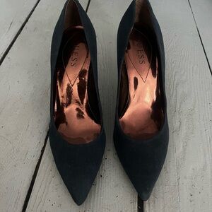 GUESS Women's Navy Pumps